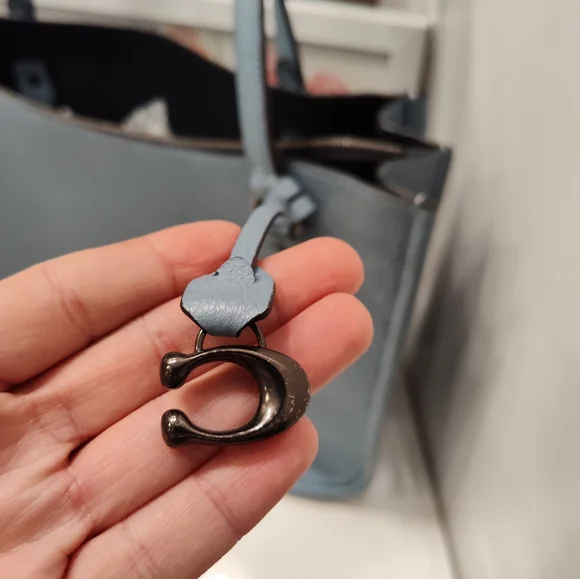 🧁GUC Coach Tyler Carryall 28 Medium Blue C2273 Pebble Leather Shoulder Tote Bag - Picture 6 of 16